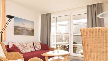 Fernseher, Bücher, Stereoanlage