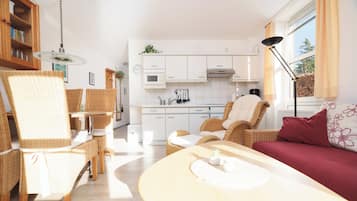 Fernseher, Bücher, Stereoanlage