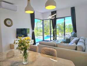 TV - Rodon Private Pool Villa 277 (Kepi i Rodonit)
