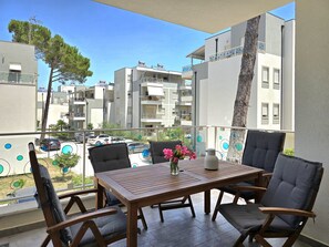 Outdoor dining - Perla Holiday Homes 179 (Gjiri Lalzit)