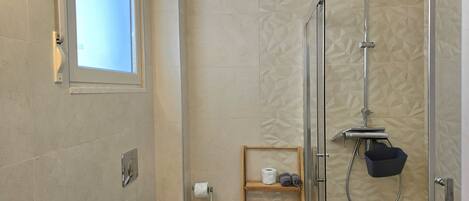 تجهيزات دش، مجففات شعر، مناشف