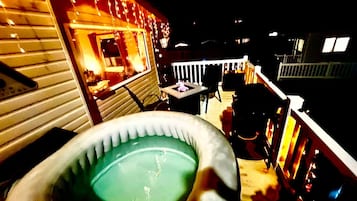 Loft, 3 Bedrooms, Smoking, Balcony | Outdoor spa tub