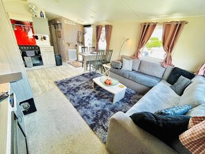 Loft, 3 camere da letto, fumatori, balcone | Area soggiorno | Libri