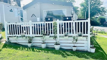 Loft, 3 Bedrooms, Smoking, Balcony | Property grounds