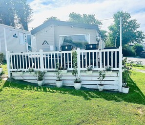 Loft, 3 Bedrooms, Smoking, Balcony | Property grounds