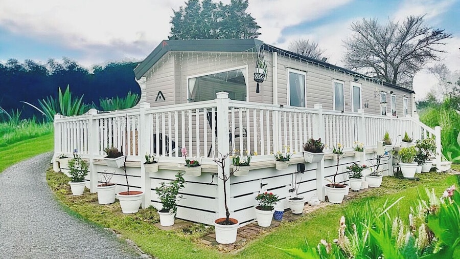 Cozy Newquay Lodge With Private Hot Tub,