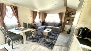Unclassified image, 3 of 25, button - Cozy Newquay Lodge With Private Hot Tub, (Newquay)