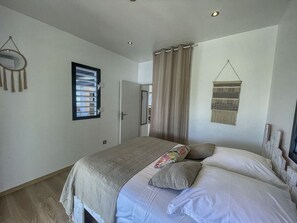 2 bedrooms, iron/ironing board, free WiFi, bed sheets