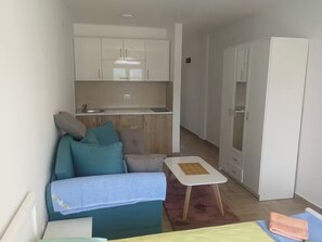 Classic Studio, Garden View | Living area | 32-inch LCD TV with cable channels - Luna Apartments (Lastva Grbaljska)