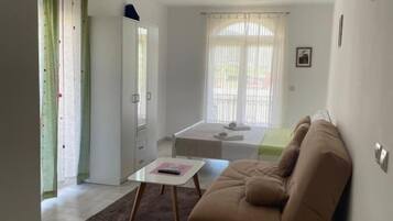 Classic Studio, Garden View | Desk, laptop workspace, soundproofing, iron/ironing board