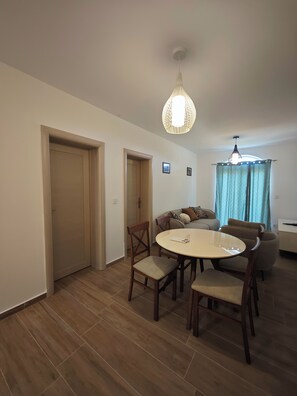 Apartamento conforto | Sala de estar | TV LCD 32 polegadas com canais a cabo