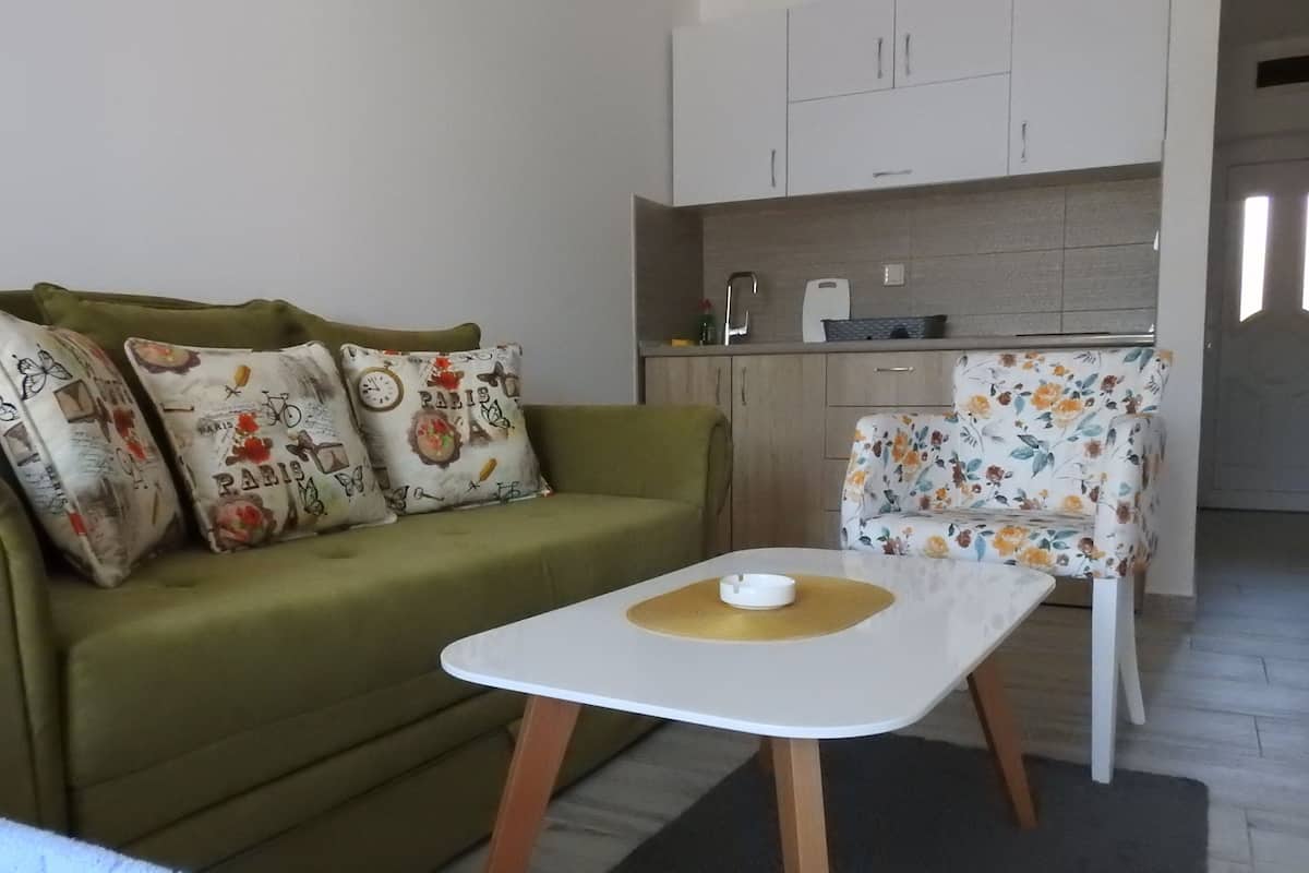 Classic Studio, Garden View | Living area | 32-inch LCD TV with cable channels