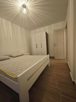 Comfort Apartment | Desk, laptop workspace, soundproofing, iron/ironing board - Luna Apartments (Lastva Grbaljska)