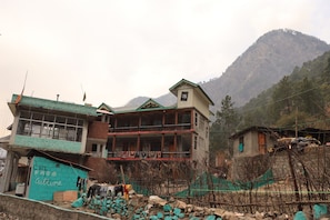 Exterior - Chalo Challal Hotel & Cafe (Bhuntar)