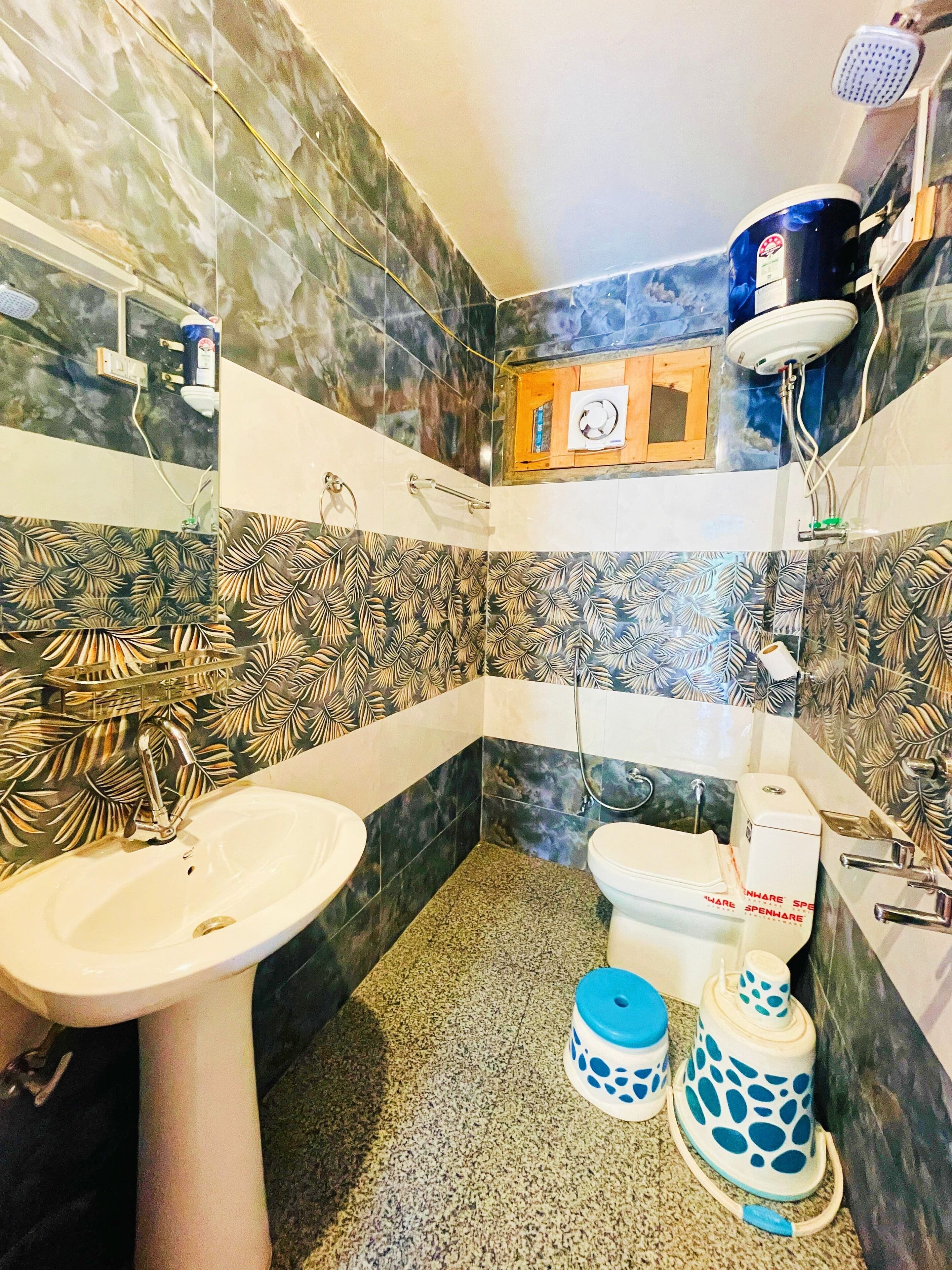 Deluxe Quadruple Room, Hill View | Bathroom | Shower, free toiletries, towels, soap