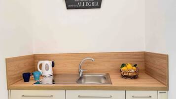 KĂŒhlschrank, Esstisch