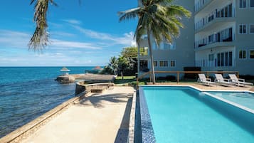 Infinity pool