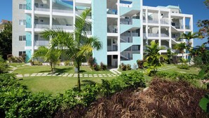 Exterior - Blue-sky penthouse  (Tower Isle)