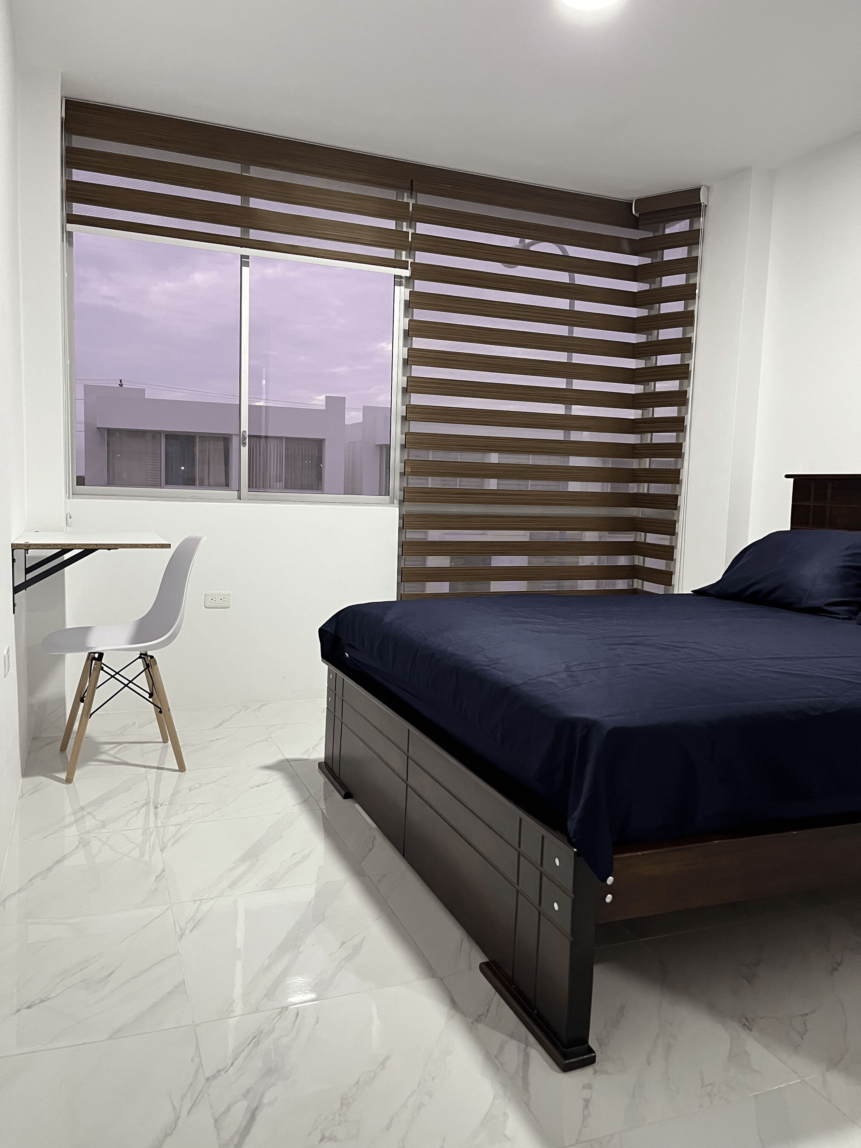 3 chambres, bureau, Wi-Fi gratuit, draps fournis