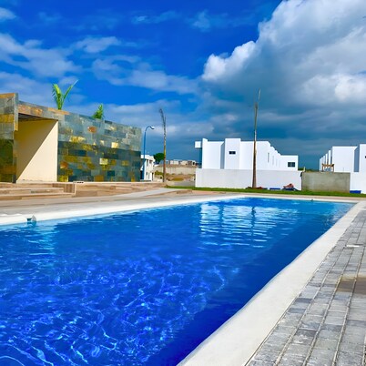 Vacation Home with 24h Security and Ample Parking