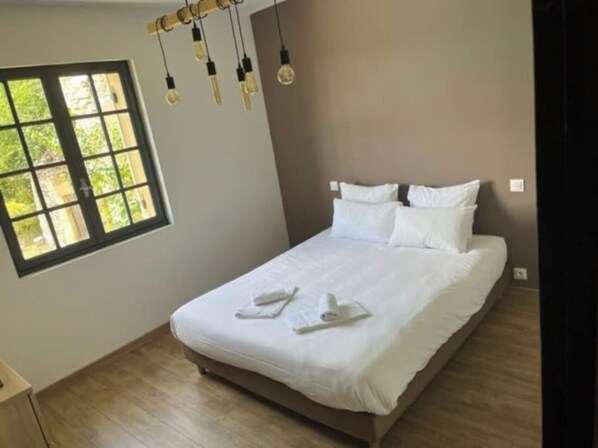 3 bedrooms, WiFi, bed sheets