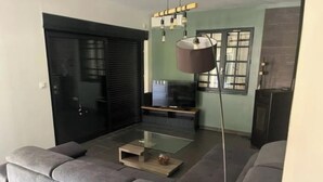 A modern living room with a grey sectional sofa, a glass coffee table, and a large floor lamp. - House Vezac (Vezac)