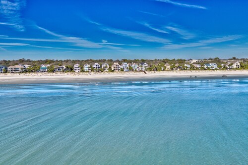 Oceanfront Estate - Pool, Hot Tub, Pool Table, Bonus Boat- Exclusive Location