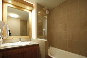 Hair dryer - Spacious Retreat with Terrace (Les Deux Alpes)