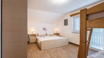 2 Schlafzimmer, Zimmersafe, Schreibtisch, Bügeleisen/Bügelbrett