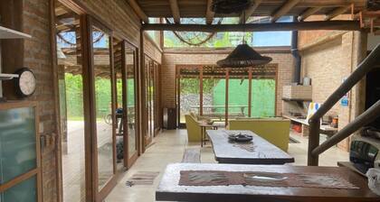 House with pool close to the beach in Barra do Sahy!