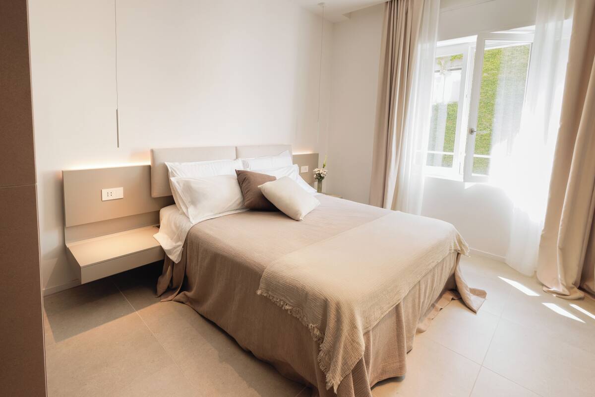 Minibar (free items), desk, laptop workspace, WiFi (free)