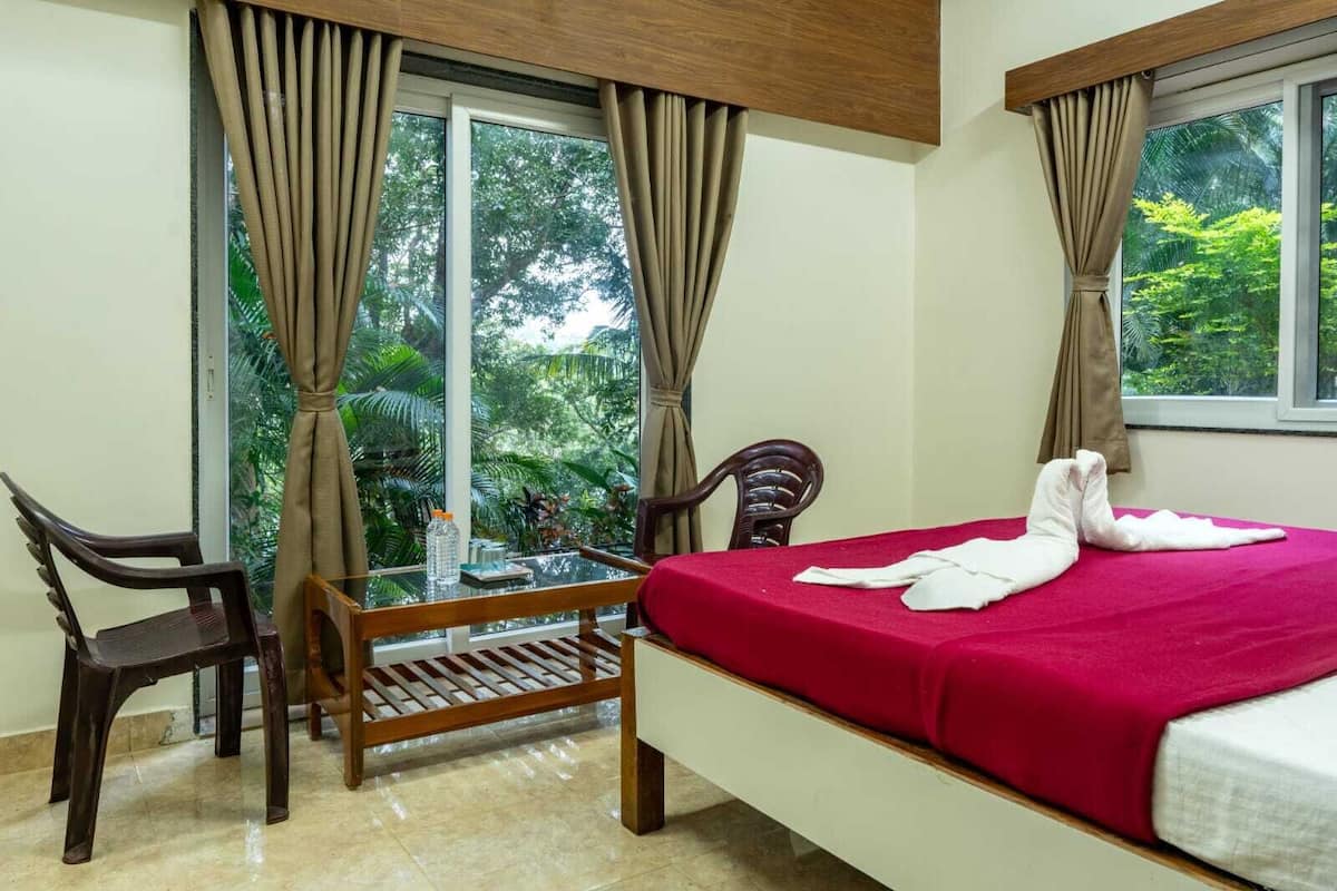 Premium Room | Desk, laptop workspace, free WiFi