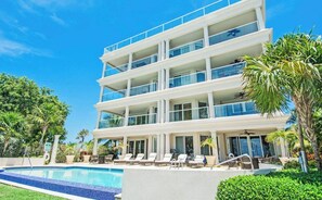 Pool - 7Mile Beachfront Luxury 4BR Condo (Seven Mile Beach)