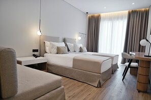 Habitación Deluxe con 1 cama matrimonial o 2 individuales | Minibar, caja de seguridad en la habitación, escritorio y wifi gratis 