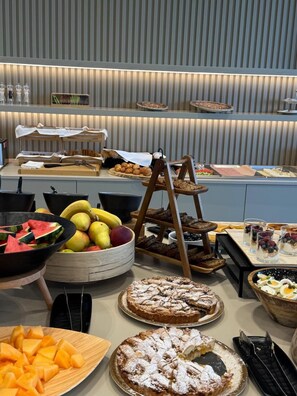 Dagelijks continentaal ontbijt inbegrepen