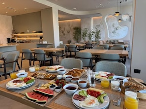 Café da manhã continental grátis todos os dias