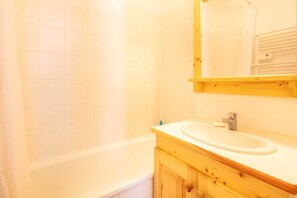 Bathroom - Apartment in Saint-Sorlin near Ski Resort (Saint-Sorlin-d´Arves)