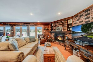 تلفزيون، مدفأة، ألعاب فيديو