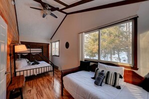 5 bedrooms, desk, iron/ironing board, WiFi - Cozy mountain house/beach-access/firepit (Lake Harmony)