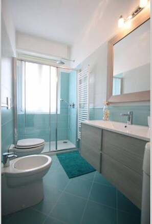 Douche, serviettes fournies
