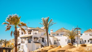 Exterior - Modern 8-person apartment, large balcony and a central pool, hills of Mijas. (Las Lagunas de Mijas)