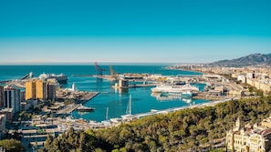 Marina - Modern 8-person apartment, large balcony and a central pool, hills of Mijas. (Las Lagunas de Mijas)