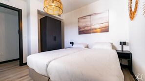 4 bedrooms, iron/ironing board, free WiFi, bed sheets - Modern 8-person apartment, large balcony and a central pool, hills of Mijas. (Las Lagunas de Mijas)