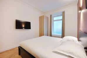Apartment | 3 bedrooms, laptop workspace, iron/ironing board, bed sheets - Spacious Apartment - 3br-8p - Ternes (Paris)
