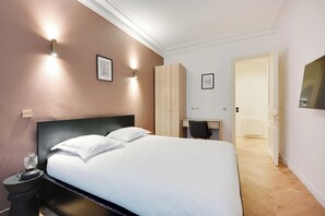 Apartment | 3 bedrooms, laptop workspace, iron/ironing board, bed sheets - Spacious Apartment - 3br-8p - Ternes (Paris)