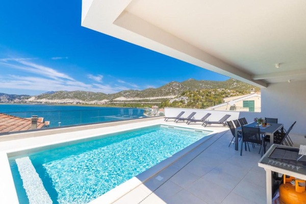 House (Holiday Home) | Pool | Outdoor pool, sun loungers