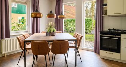 Comfortable bungalow for 8 people with private sauna