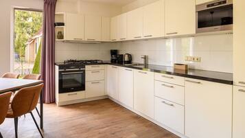 Fridge, microwave, dishwasher, coffee/tea maker