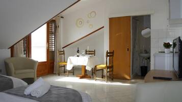 Studio (Studio Apartment 5) | 6 bedrooms, cribs/infant beds