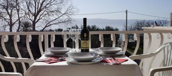 Dugi Rat Seaside Apartments